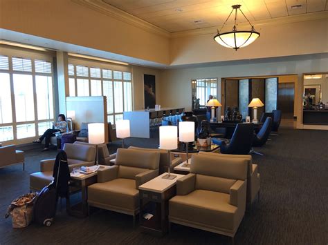 Lounge review: United Global First Lounge, San .